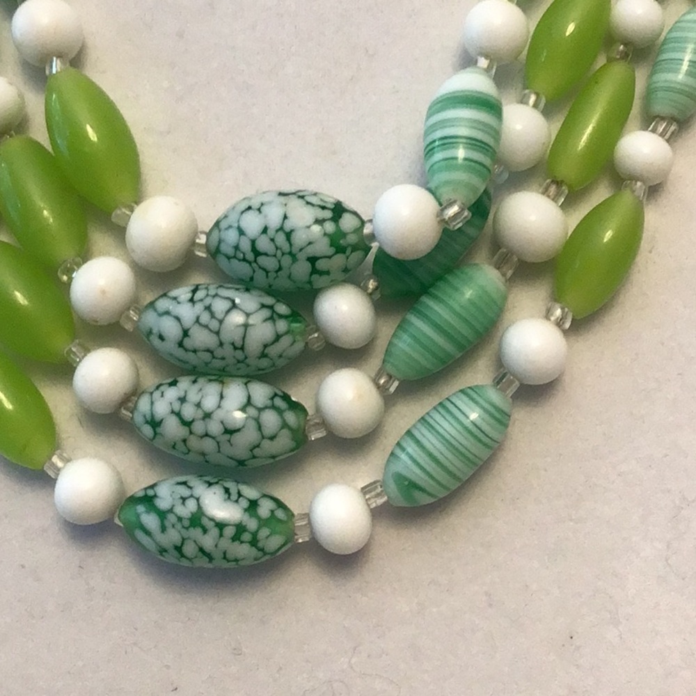 Unique Vintage Green and White Beaded Necklace Set - Picture 2 of 7